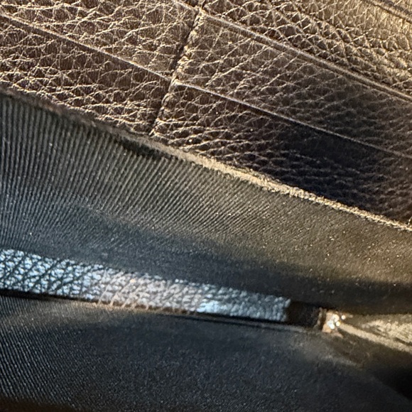 Gucci Shiny Black Leather Zip-Around Wallet - Picture 4 of 8